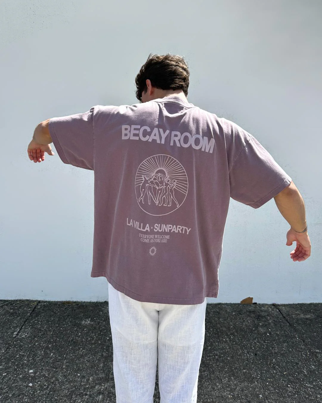 Villa T-Shirt - Image 5